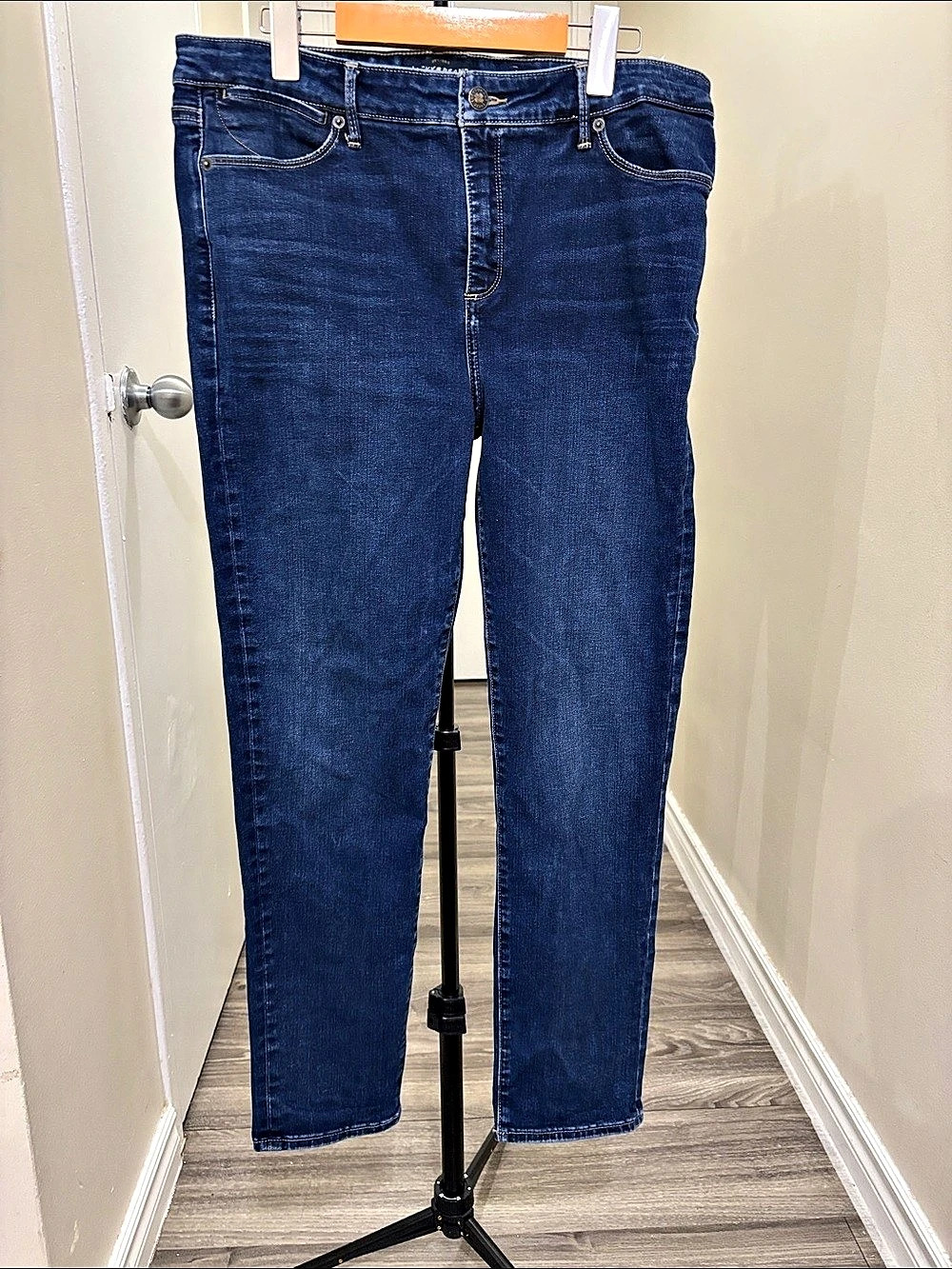 Lucky Brand Straight Leg Jeans